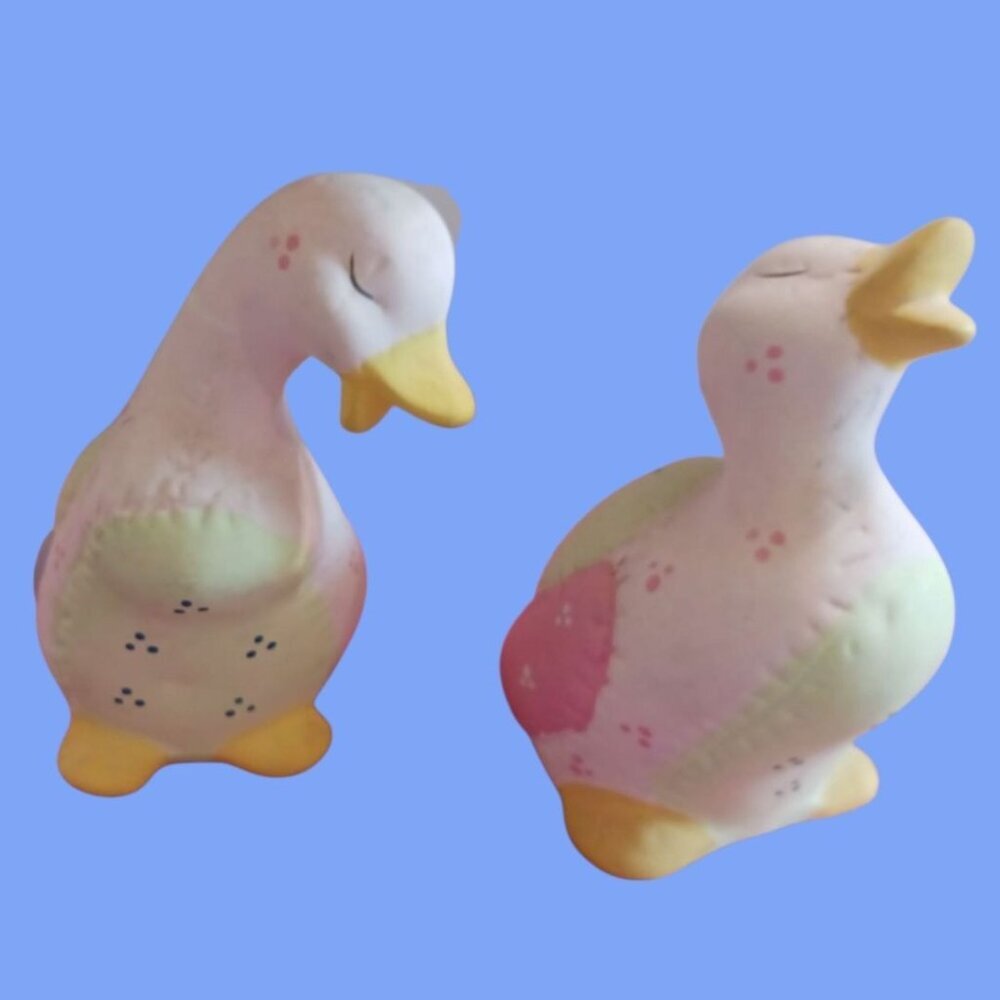 Vintage Quilted Ceramic Duck Figurines Set Of Two Pastel Colors - Picture 8 of 11
